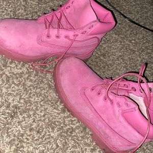Pink timberland .